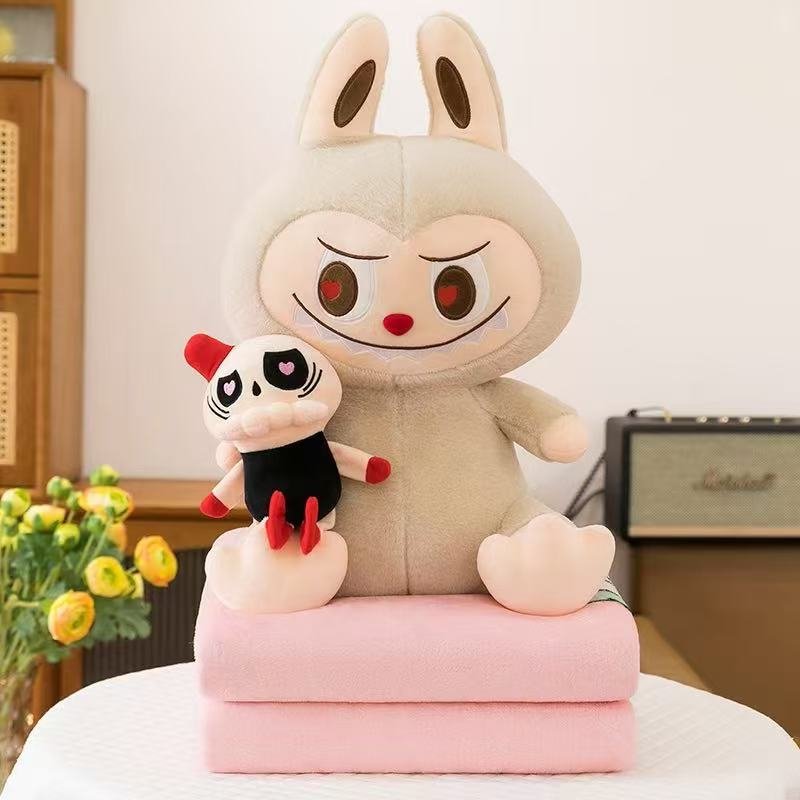 Maskotka Labubu z Kocyk