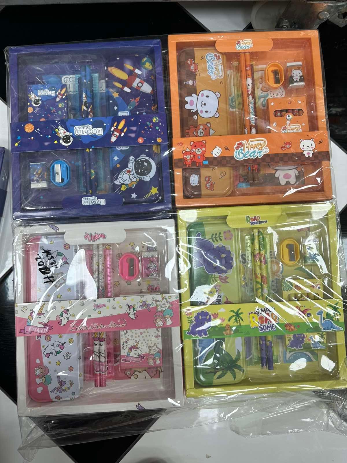 Zestaw Przyborów Szkolnych